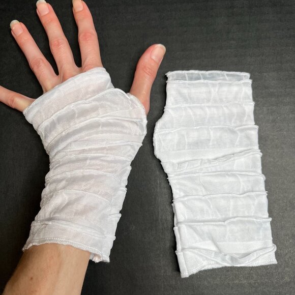 Ruffle Fingerless Gloves White Mummy Hand Warmers Bandage Fishnet Covers Ghost - Picture 1 of 4